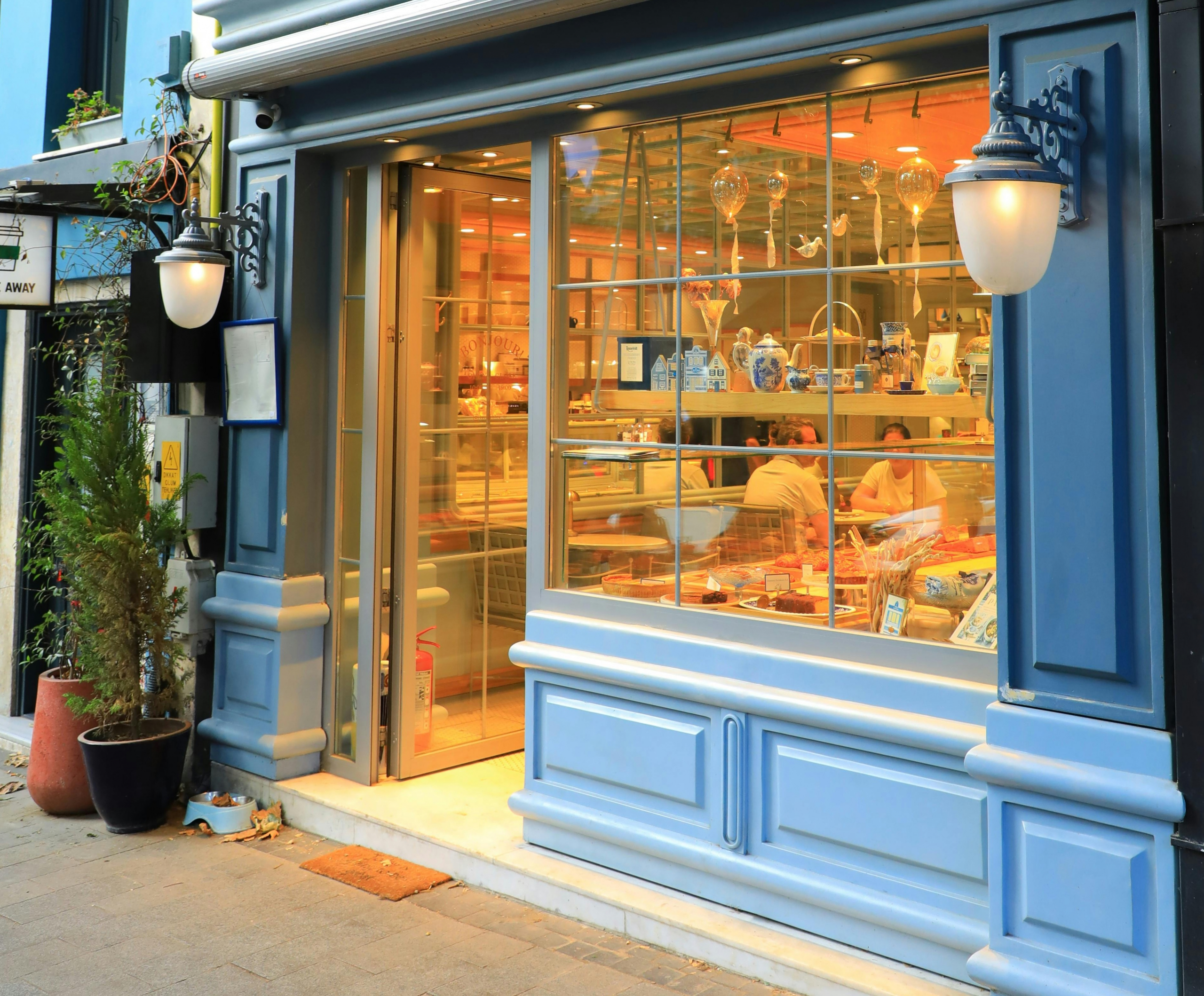 Los 5 mejores lugares para colocar cámaras de seguridad en un negocio.